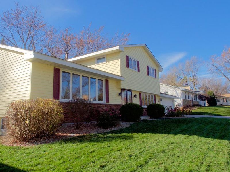 9944 Little Rd, Bloomington, MN 55437
