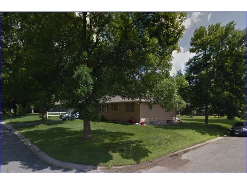 1077 Ramsey St S, Shakopee, MN 55379