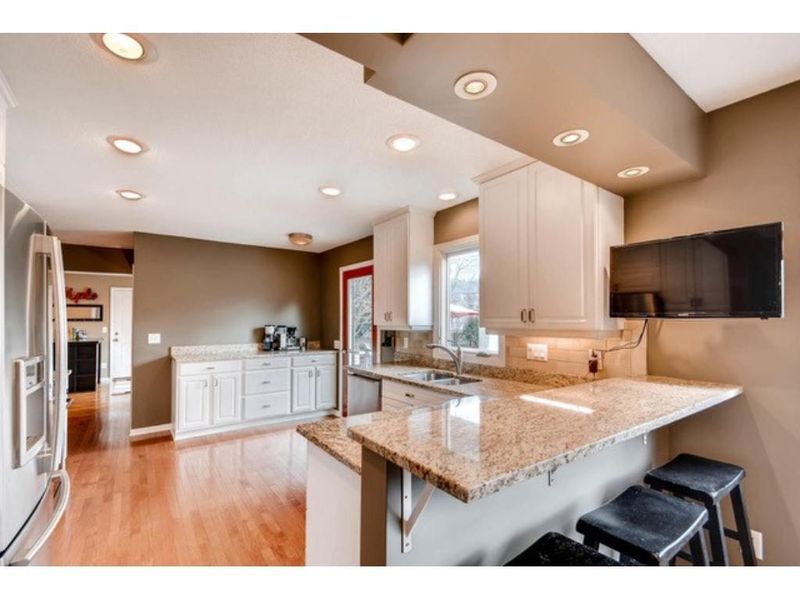 7013 Sally Ln, Edina, MN 55439