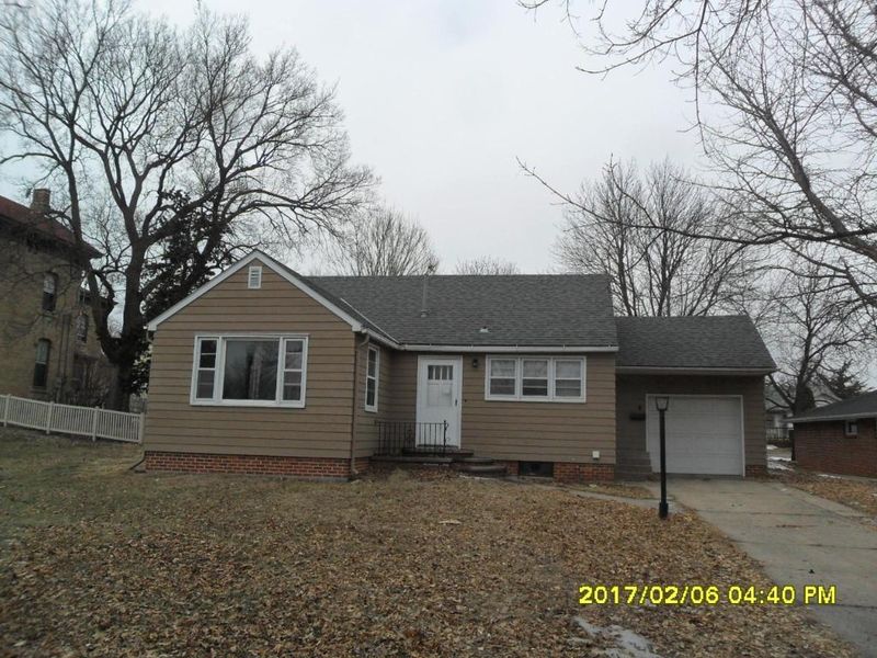 708 S Minnesota Ave, Saint Peter, MN 56082