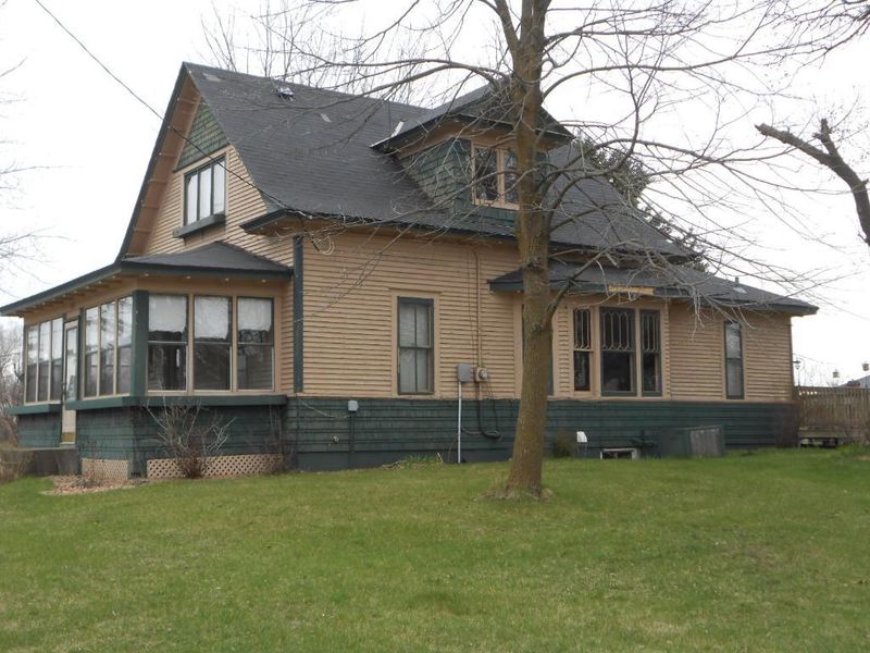 213 N Main St, Upsala, MN 56384