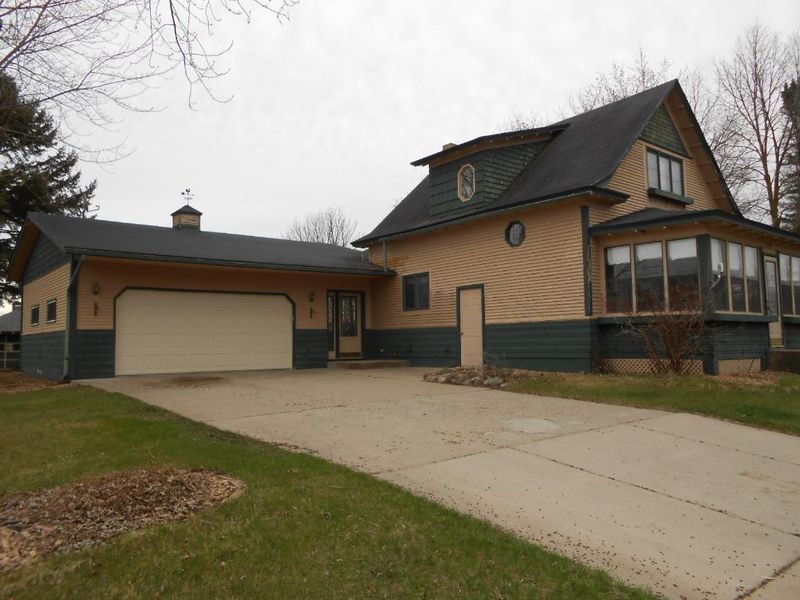 213 N Main St, Upsala, MN 56384