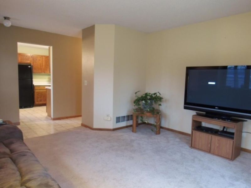 800 98th Ave NW #106, Coon Rapids, MN 55433