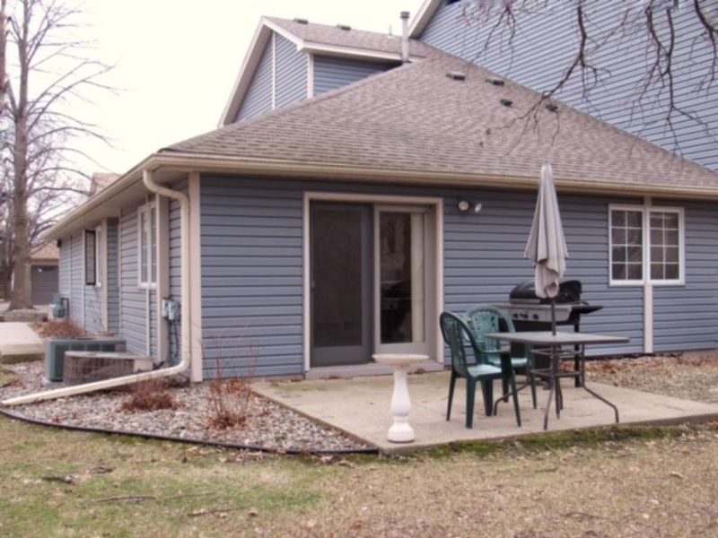 800 98th Ave NW #106, Coon Rapids, MN 55433