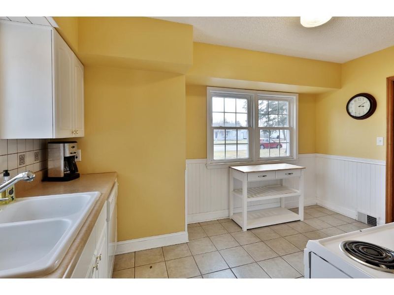 2071 Floral Dr, White Bear Lake, MN 55110