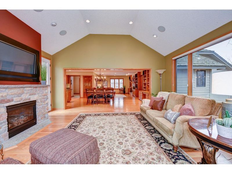 13165 Heritage Way, Apple Valley, MN 55124