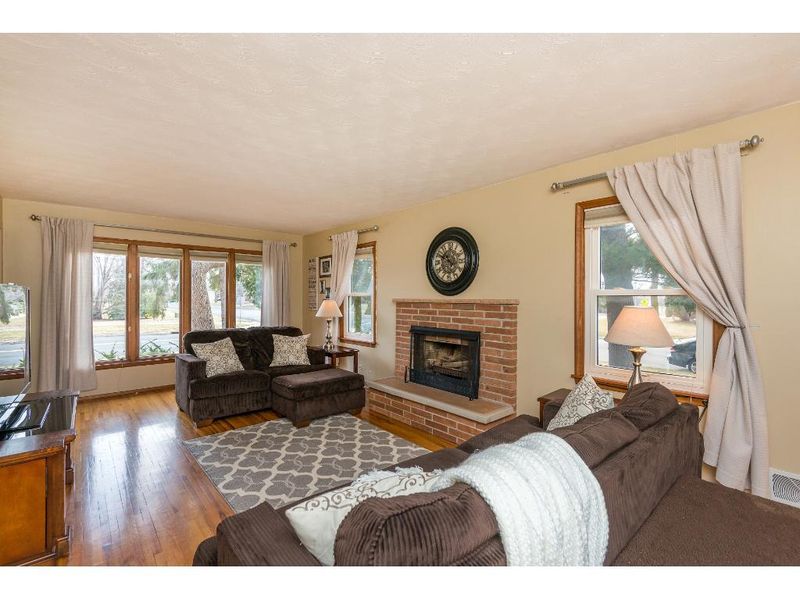 4375 Rahn Rd, Eagan, MN 55122