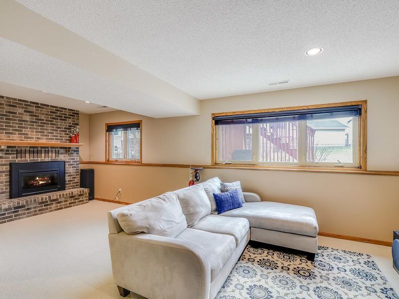 10655 Jackson Dr, Eden Prairie, MN 55347