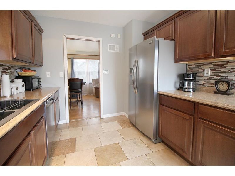685 Orange Ave E, Saint Paul, MN 55106
