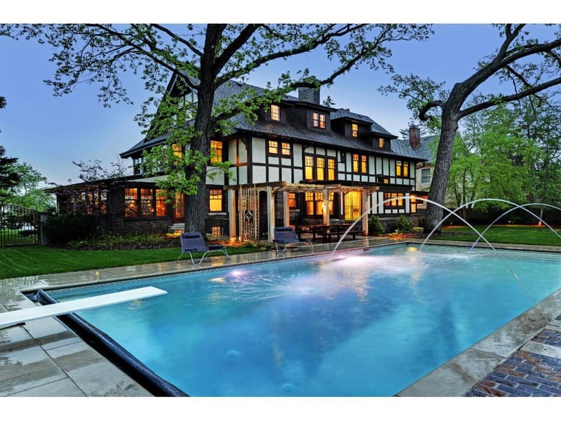 3305 E Calhoun Pw, Minneapolis, MN 55408