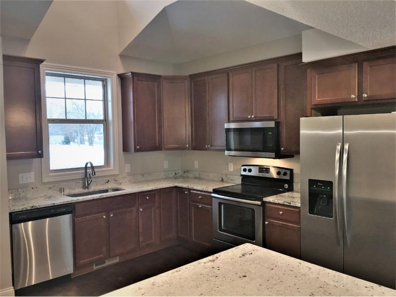 5174 Wild Marsh Dr, White Bear Lake, MN 55110