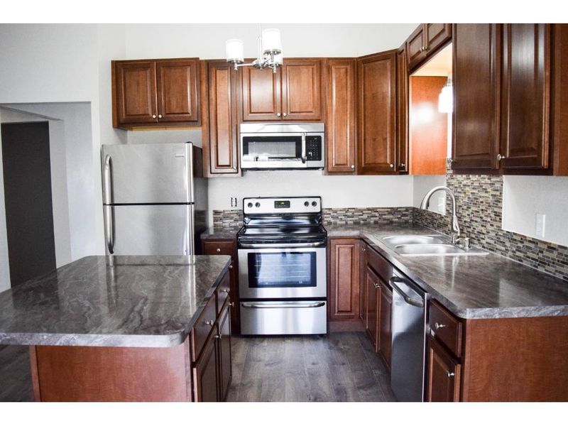 197 River Woods Ln, Burnsville, MN 55337