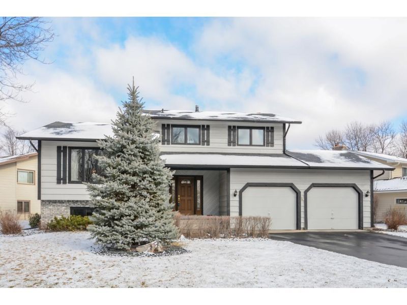 6800 Shingle Creek Dr, Brooklyn Park, MN 55445