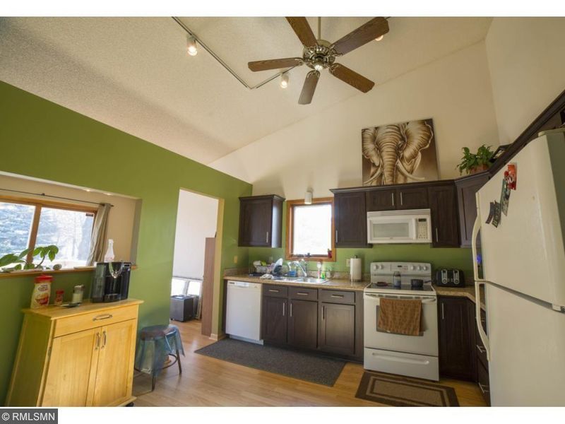 561 Skillman Ave E, Maplewood, MN 55117