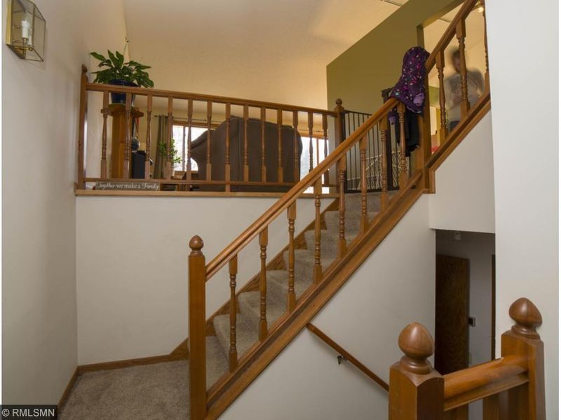 561 Skillman Ave E, Maplewood, MN 55117