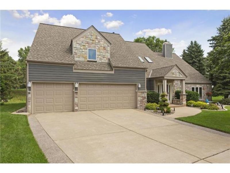 5304 River Bluff Cir, Bloomington, MN 55437