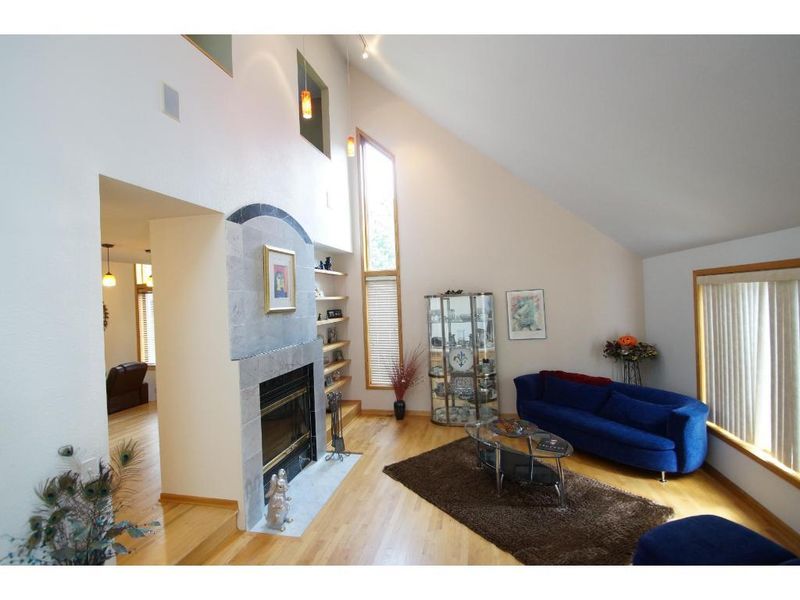 5304 River Bluff Cir, Bloomington, MN 55437