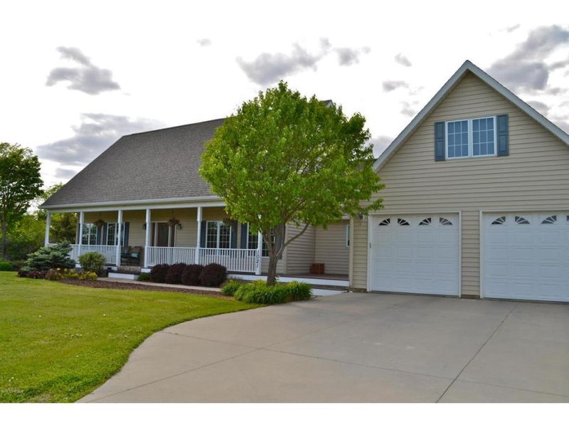 1021 W 2nd St, Zumbrota, MN 55992