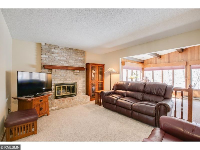 2355 Greenbrier Cir, Little Canada, MN 55117