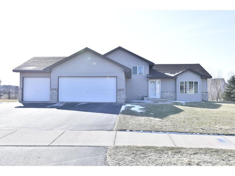 7635 387th St, North Branch, MN 55056