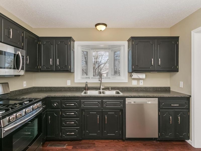 9616 Parkside Trl, Champlin, MN 55316