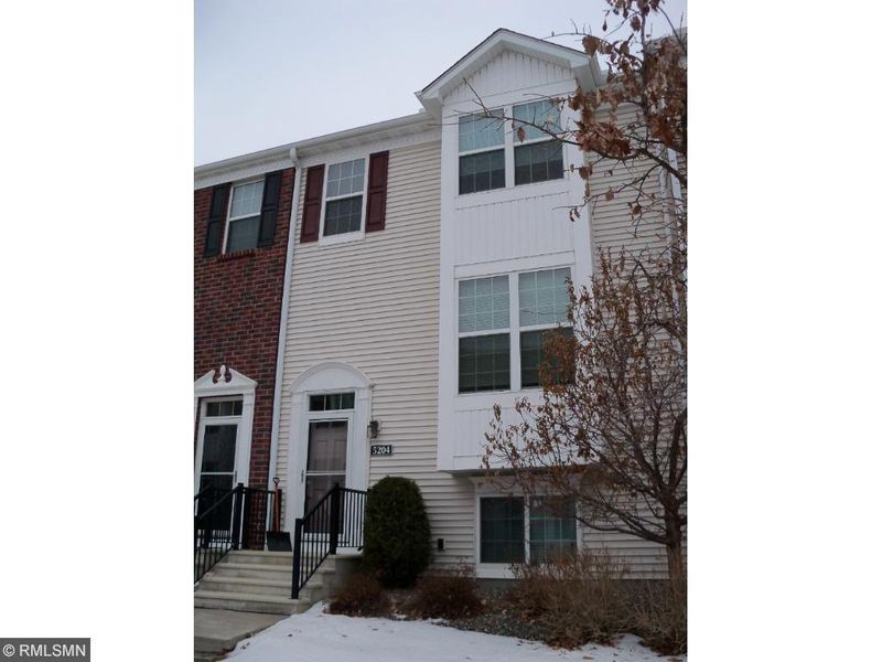 5204 Scott Trl, Robbinsdale, MN 55422