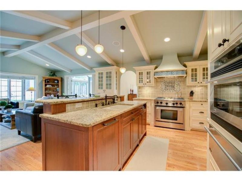 5517 River Bluff Curve, Bloomington, MN 55437