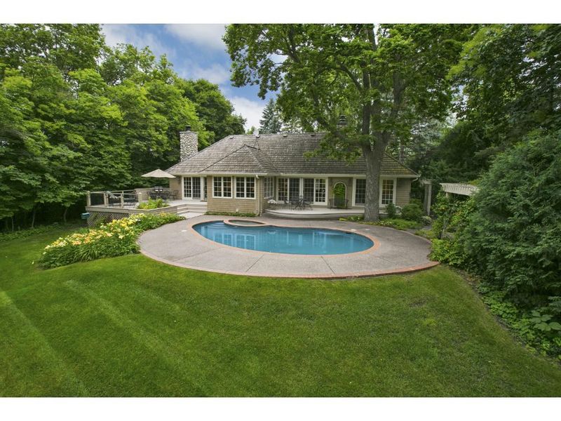 390 Ferndale Rd W, Wayzata, MN 55391