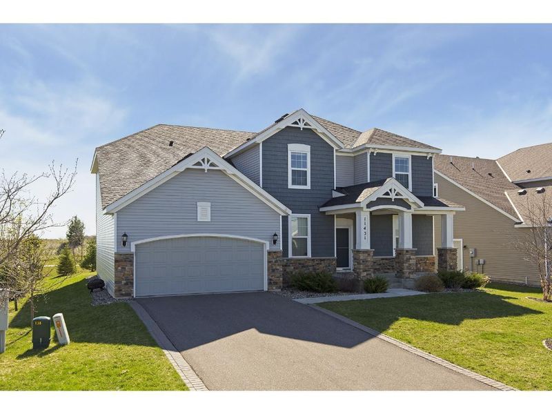 11431 Harness Vw, Woodbury, MN 55129