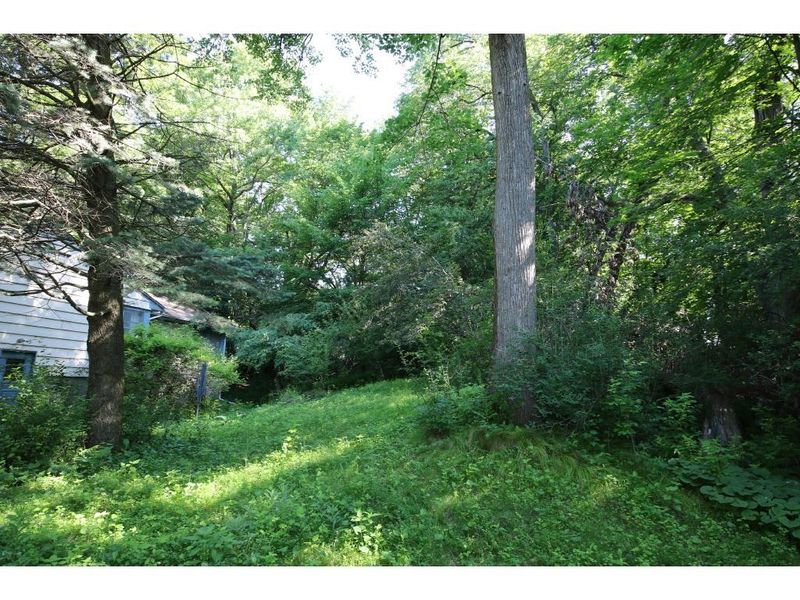 3993 Hillcrest Rd, Wayzata, MN 55391