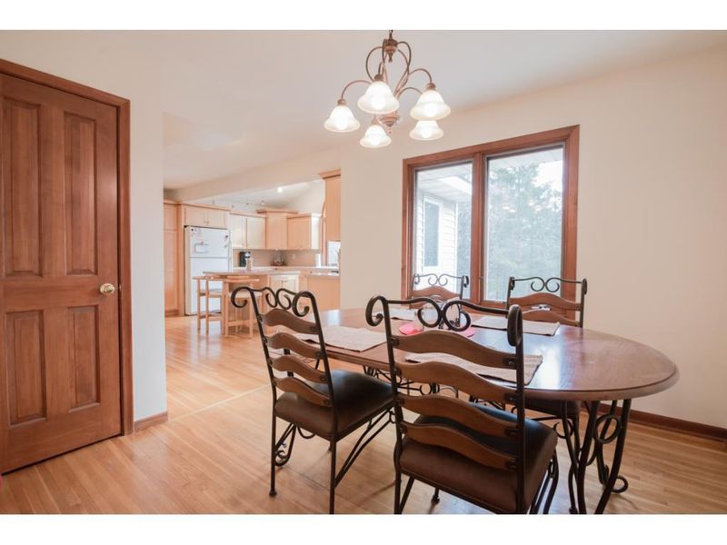 1201 Circle High Dr, Burnsville, MN 55306