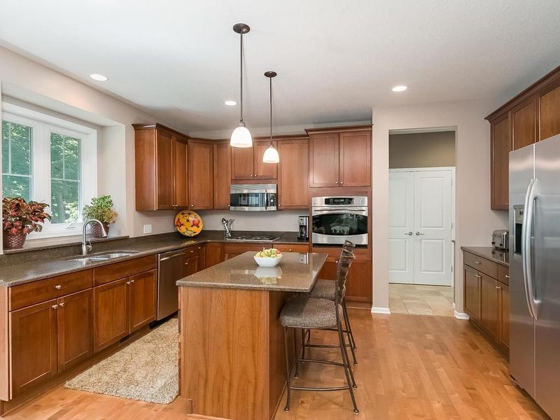 6712 Everest Ln N, Maple Grove, MN 55311