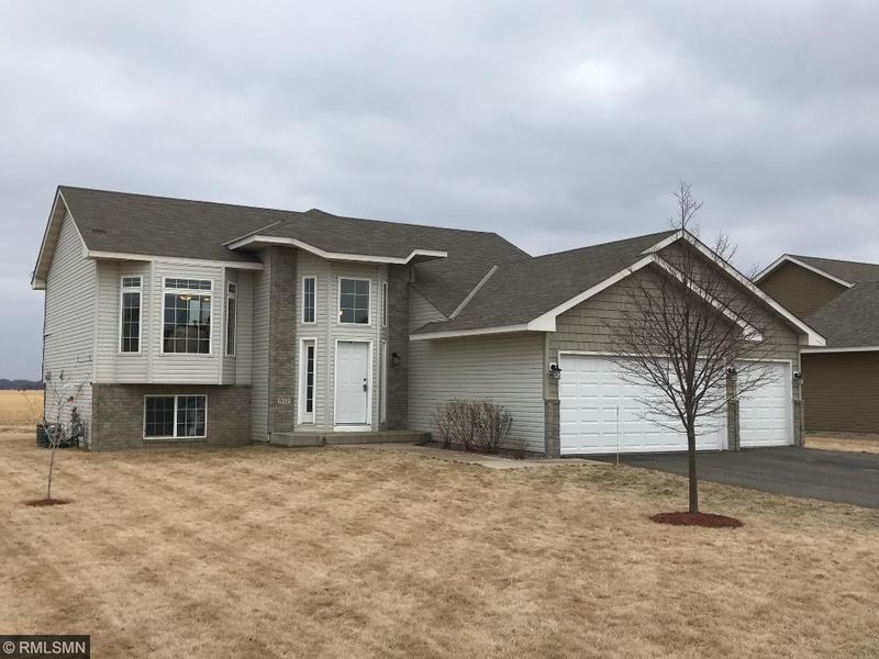 812 Harrison Dr, Big Lake, MN 55309