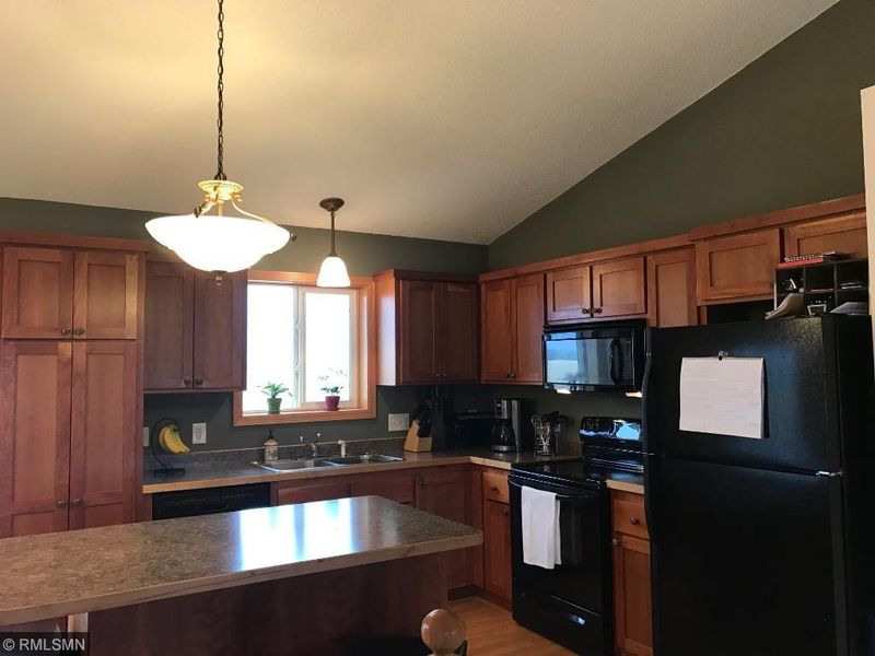 812 Harrison Dr, Big Lake, MN 55309