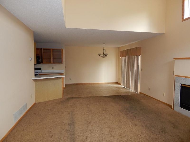 8916 Spring Ln, Woodbury, MN 55125