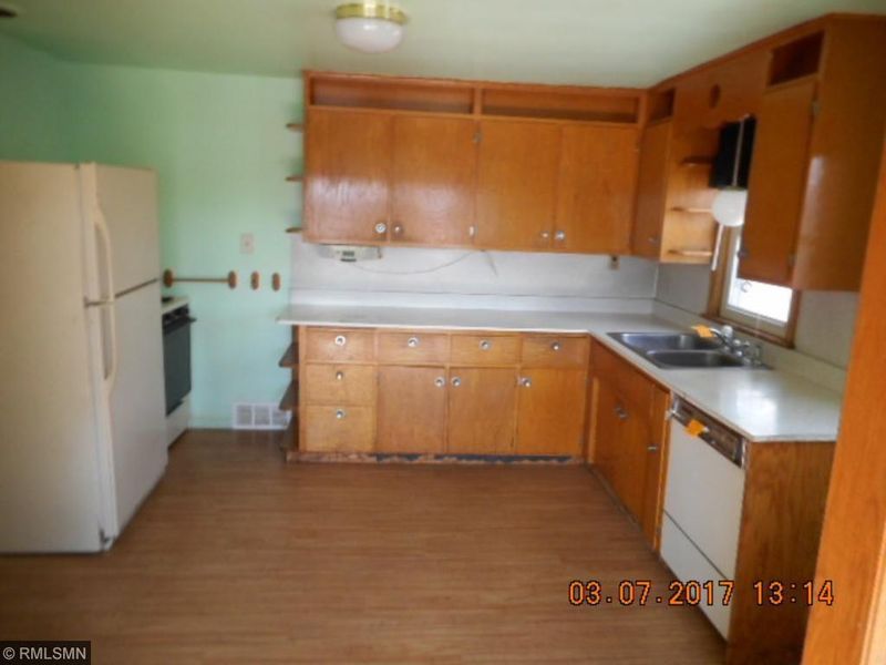 409 Geneva Ave N, Oakdale, MN 55128