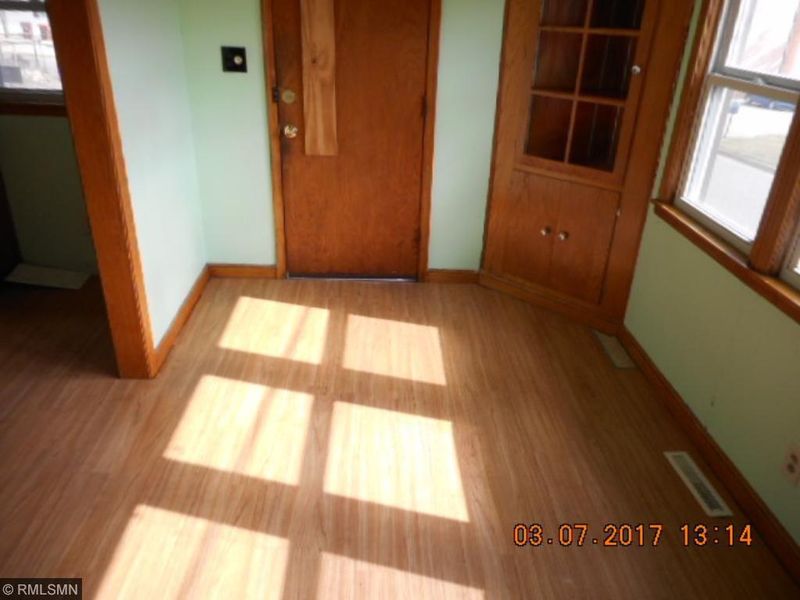 409 Geneva Ave N, Oakdale, MN 55128