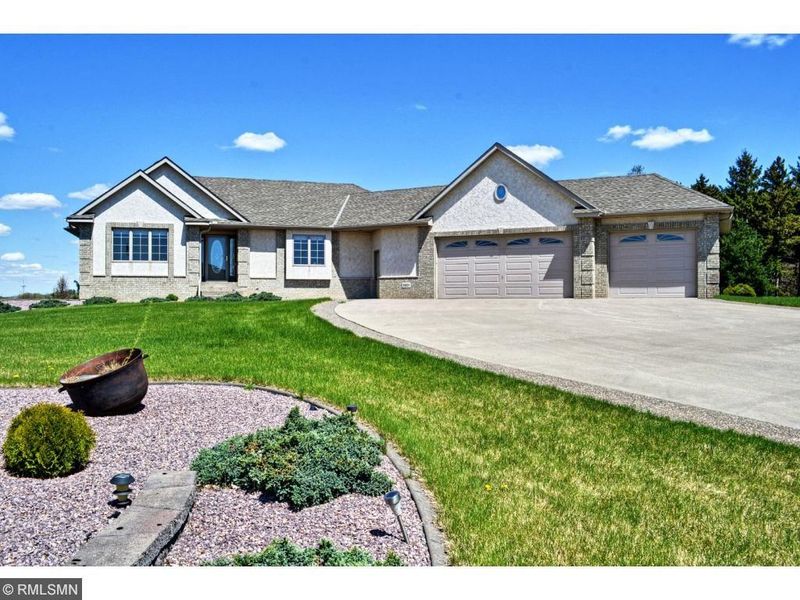 1001 261st Ave NE, Isanti, MN 55040