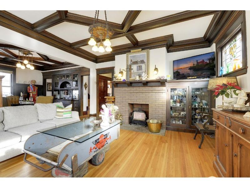 1995 Marshall Ave, Saint Paul, MN 55104