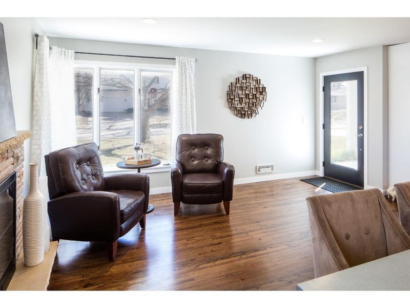 7112 Heatherton Trl, Edina, MN 55435