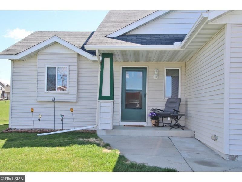 2547 Ocarina Dr, Sauk Rapids, MN 56379