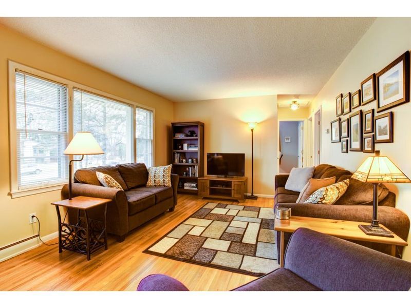 4415 Urbandale Ct N, Plymouth, MN 55446