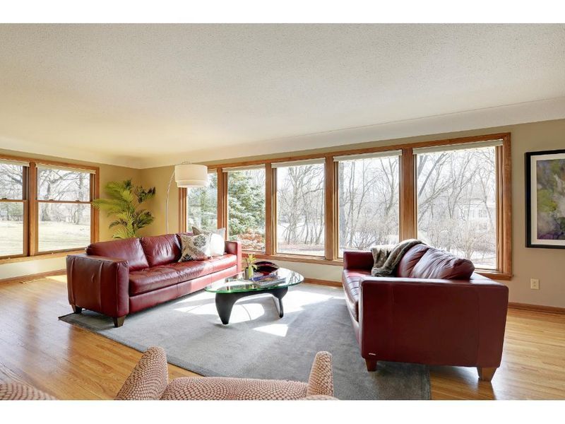 9705 Sandra Ln, Minnetonka, MN 55305