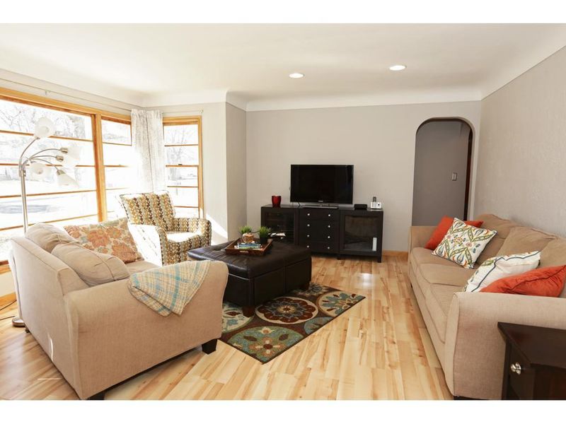 1929 Spruce Pl, White Bear Lake, MN 55110
