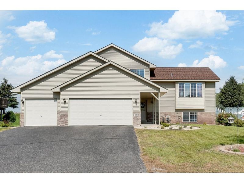 10074 Park Place Dr, Monticello, MN 55362