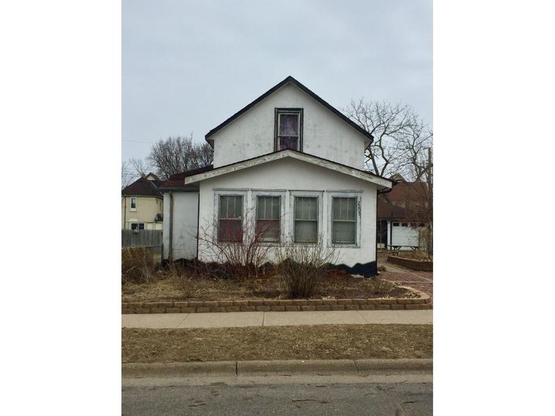 2205 5th St NE, Minneapolis, MN 55418