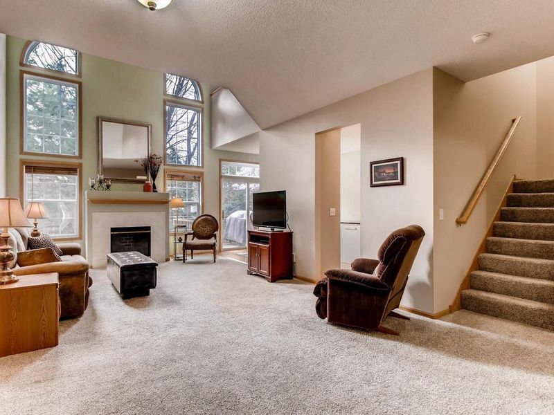1384 White Oak Dr, Chaska, MN 55318
