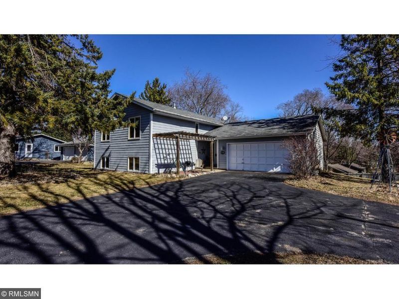 5427 Holiday Rd, Minnetonka, MN 55345