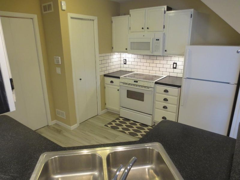 8368 Copperfield Way, Inver Grove Heights, MN 55076