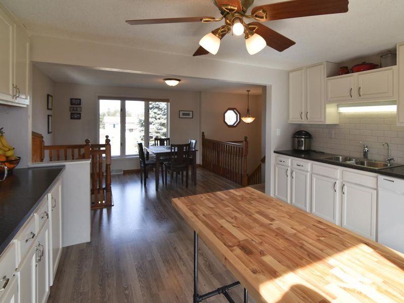 6083 373rd St, North Branch, MN 55056